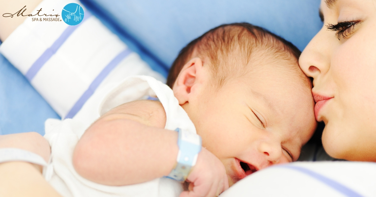 Mother with Newborn child - 3 benefits of postpartum massage